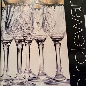 Elegant Crystal Wine Glasses Set